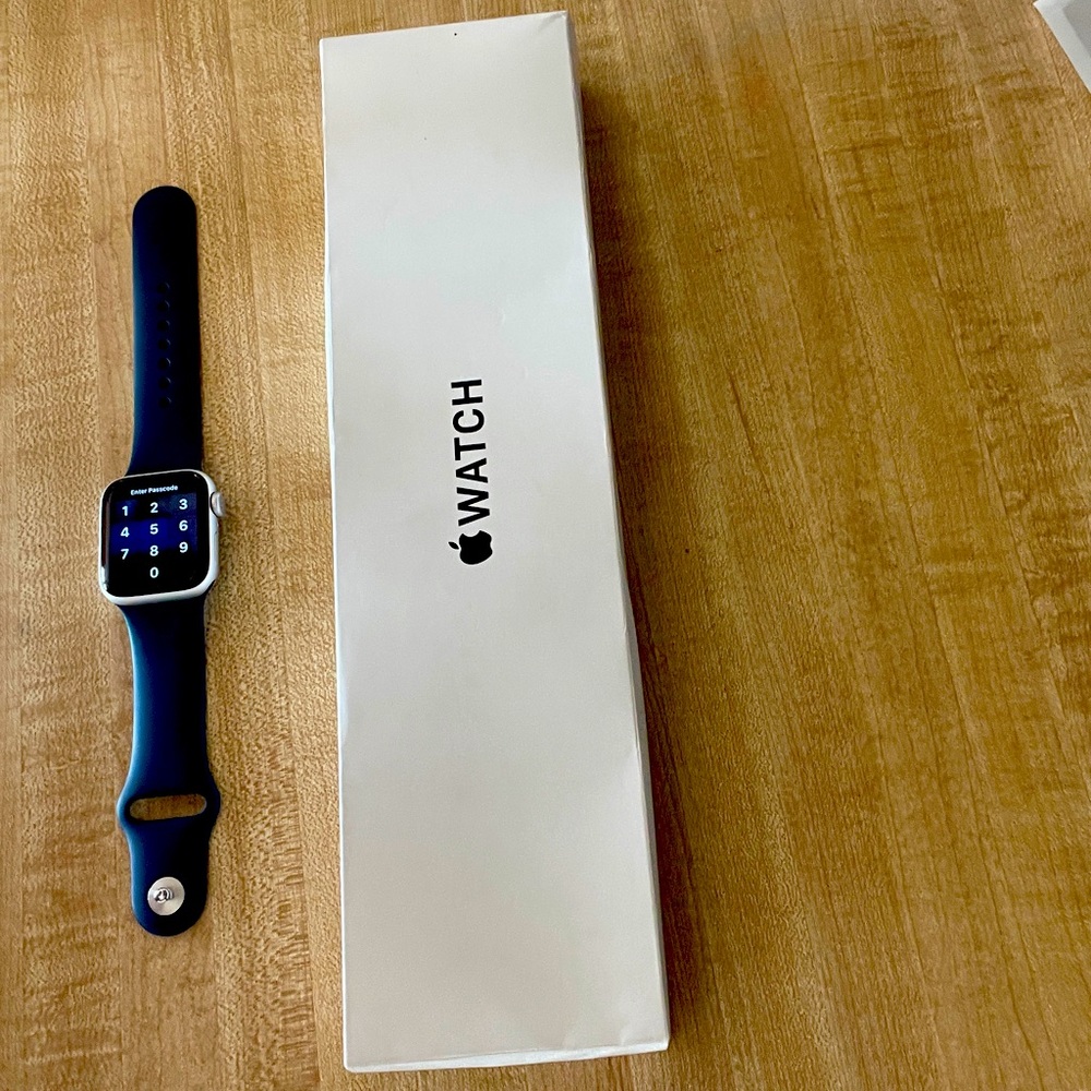 Apple Watch SE Second Generation 40 mm